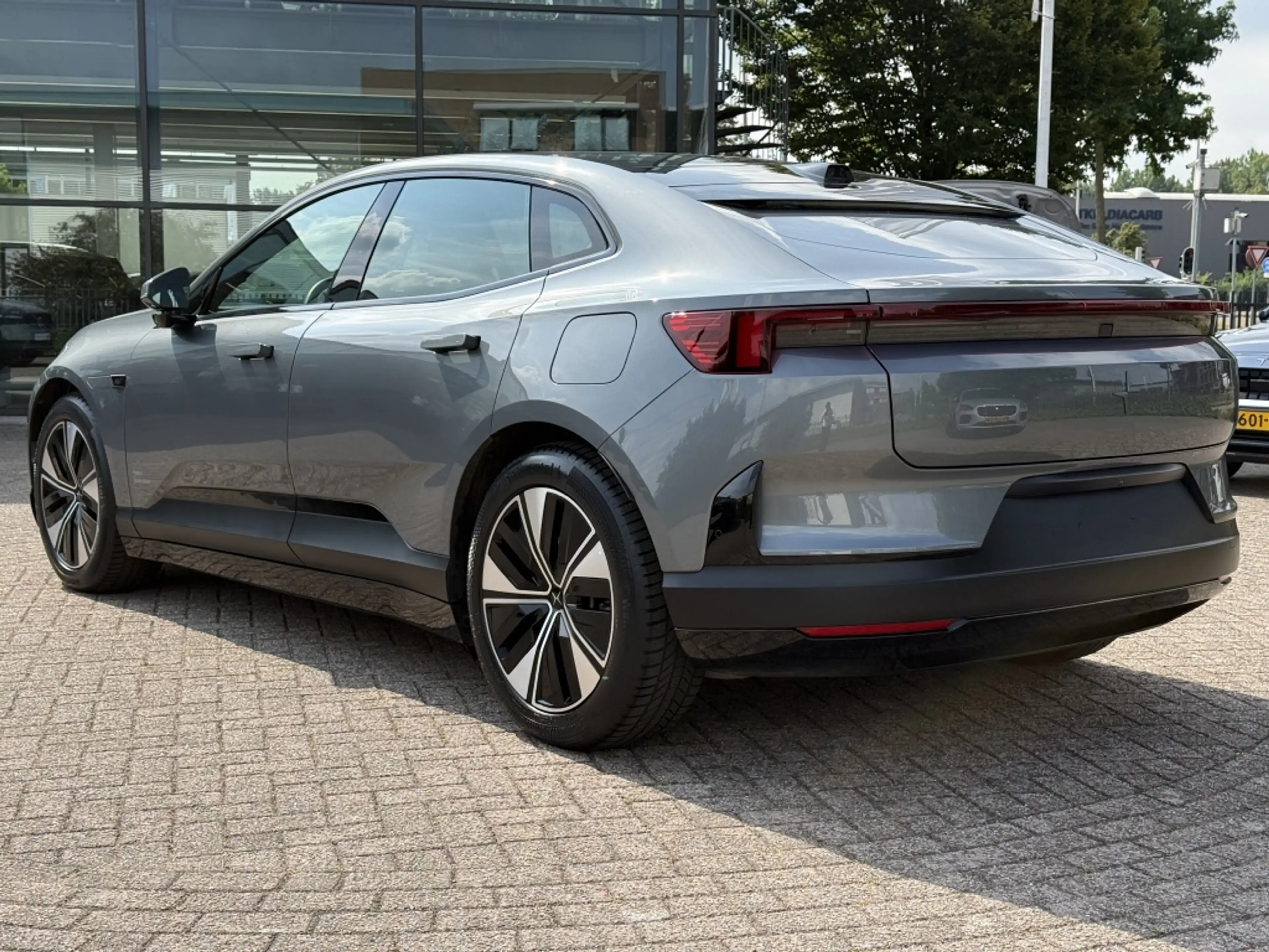 Polestar 4 Long Range Single Motor | Plus, Pilot & Climate Pa — photo 3