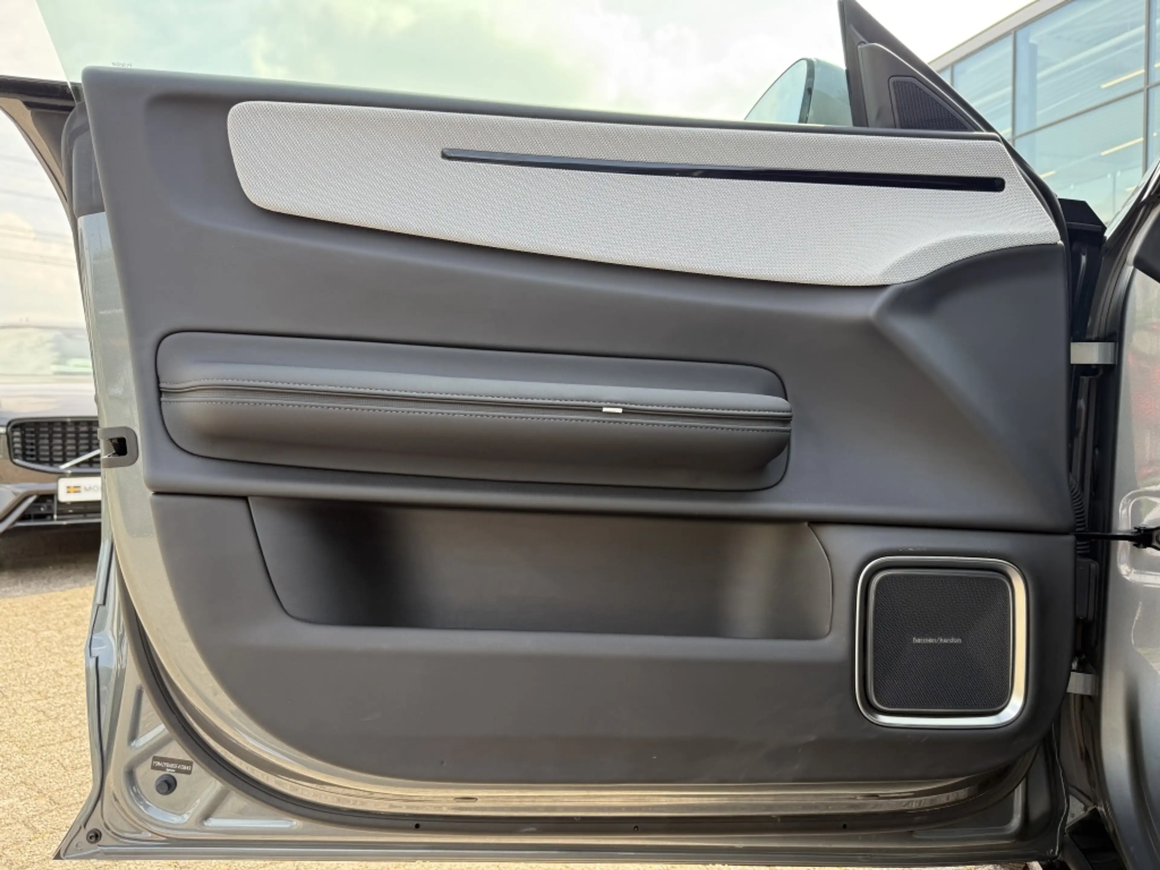 Polestar 4 Long Range Single Motor | Plus, Pilot & Climate Pa — photo 5