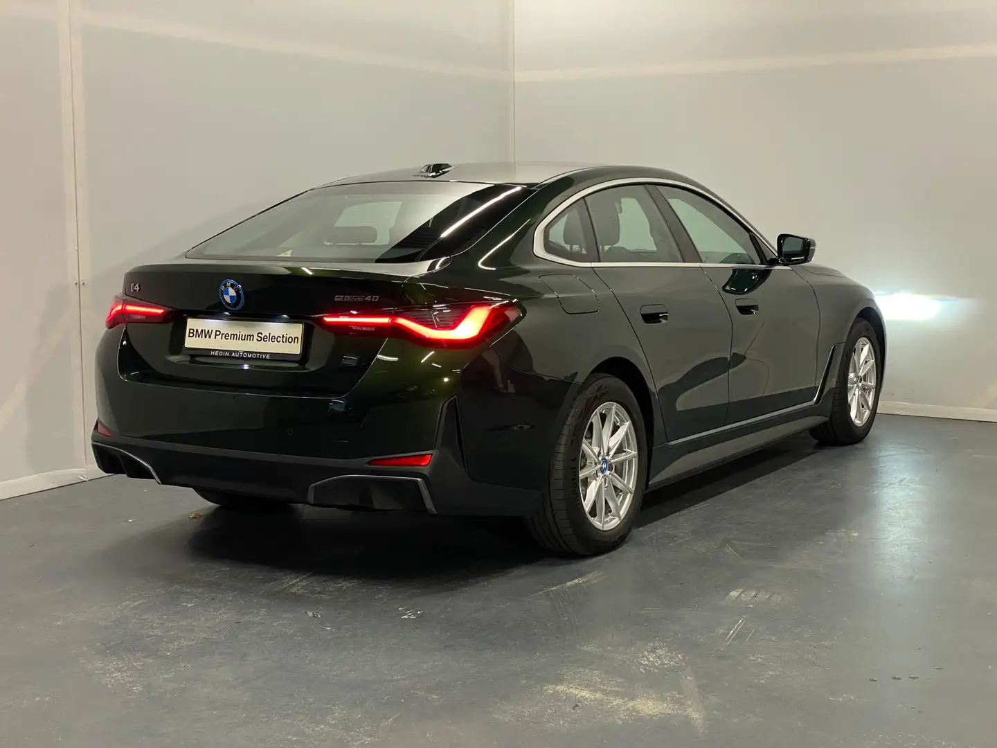 BMW i4 eDrive40 84 kWh | 17'' Lichtmetaalvelgen V-Spaak | Groen - 2