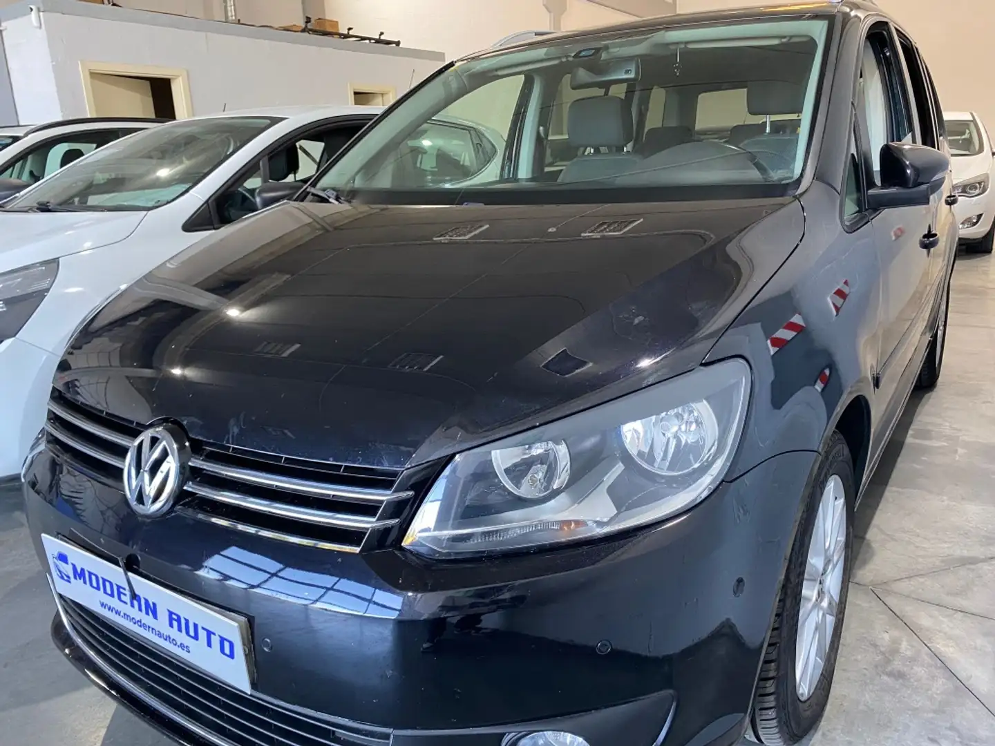 Volkswagen Touran 1.6TDI Advance 105 Negro - 2