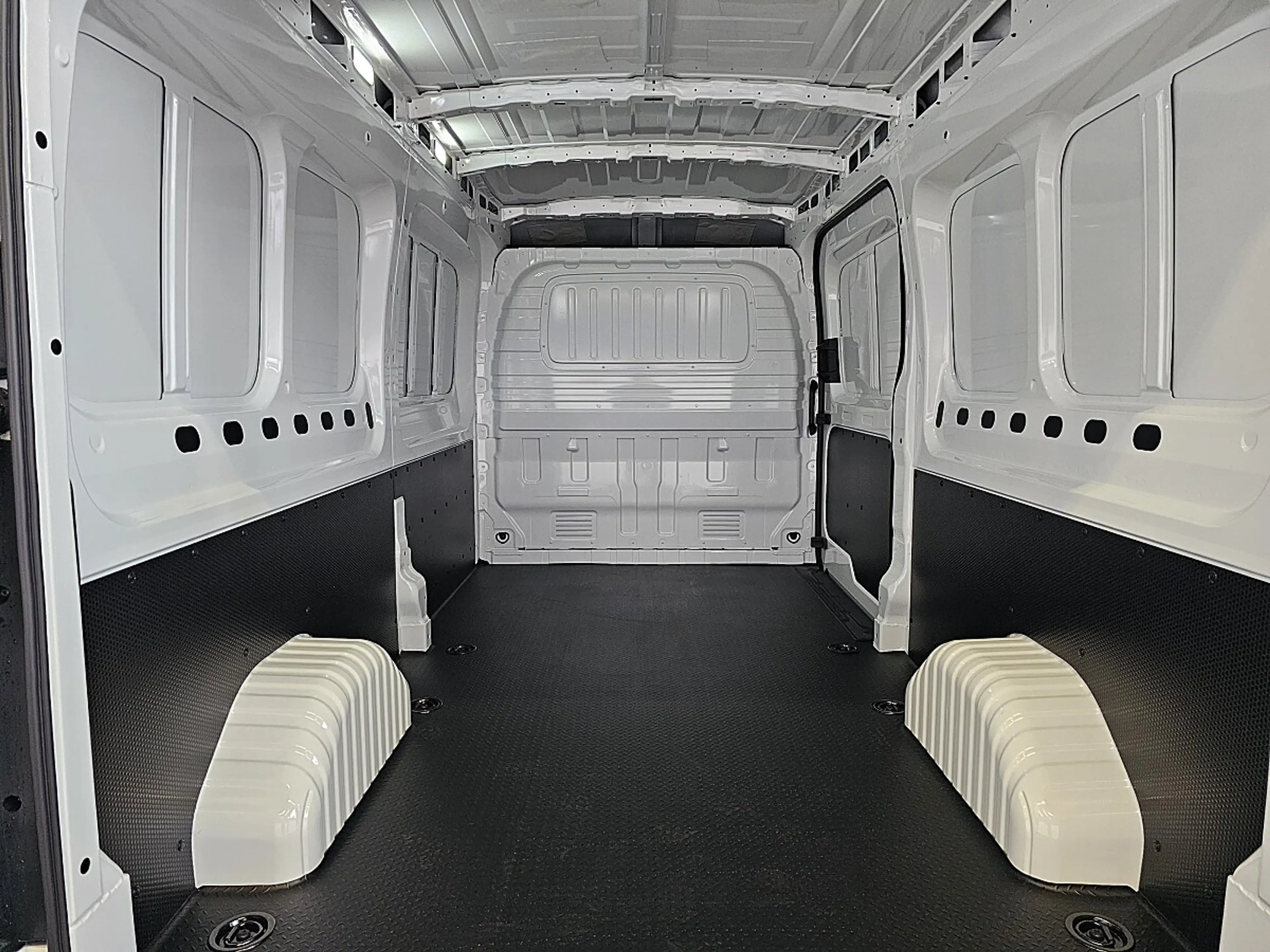 Maxus Deliver 9 Deliver 9 Kasten 2.0 D L3H2 FWD — photo 8
