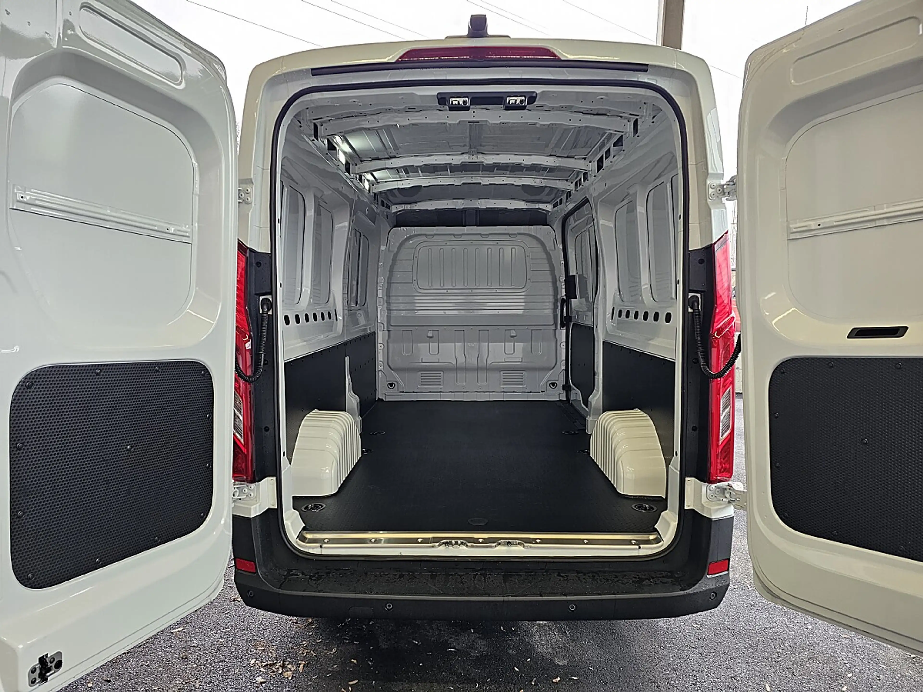 Maxus Deliver 9 Deliver 9 Kasten 2.0 D L3H2 FWD — photo 7