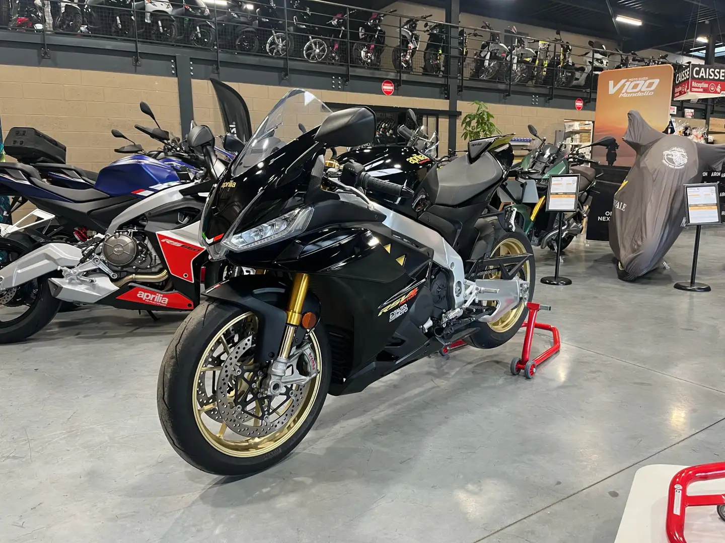 Aprilia RSV4 - 1