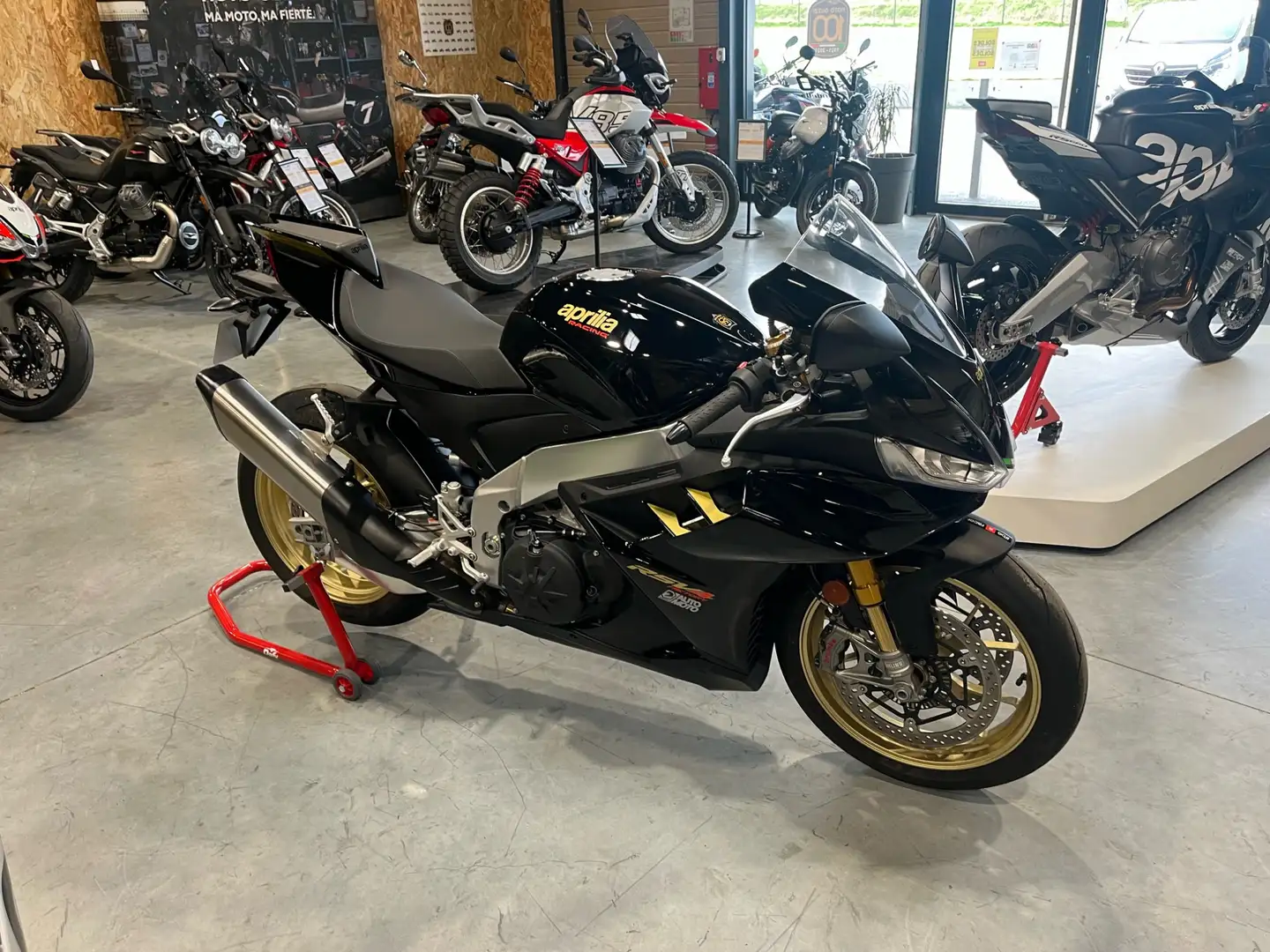 Aprilia RSV4 - 2