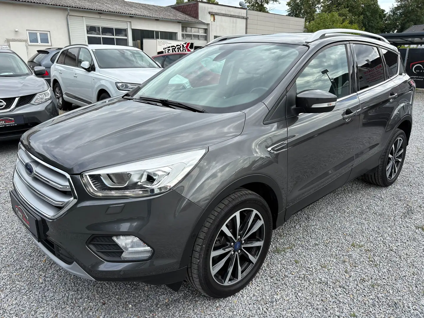 Ford Kuga Kuga 1,5 TDCi Titanium*1.BESITZ*AHK*TOP ZUSTAND* Grau - 2