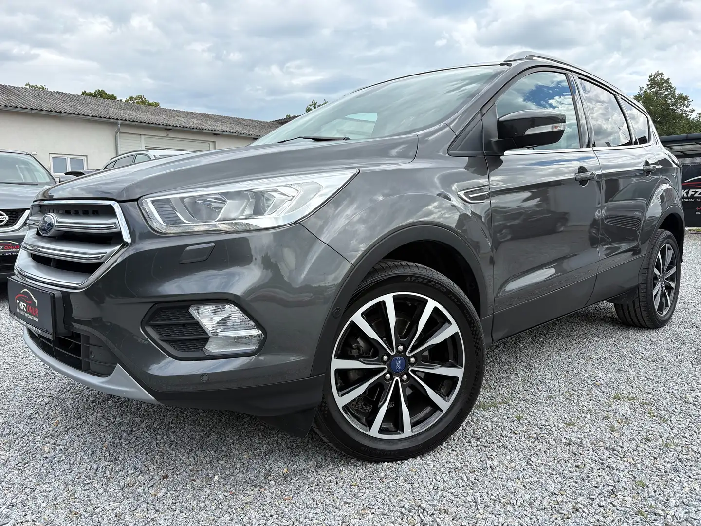 Ford Kuga Kuga 1,5 TDCi Titanium*1.BESITZ*AHK*TOP ZUSTAND* Grau - 1