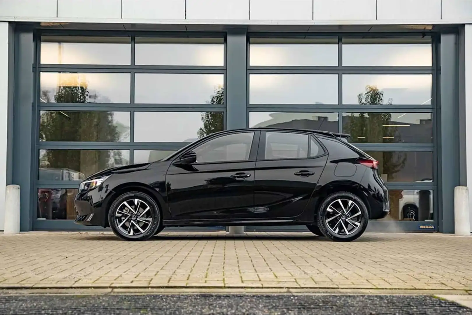 Opel Corsa Facelift | GS | 100pk MT6 | Camera | Dodehoekse... Zwart - 2