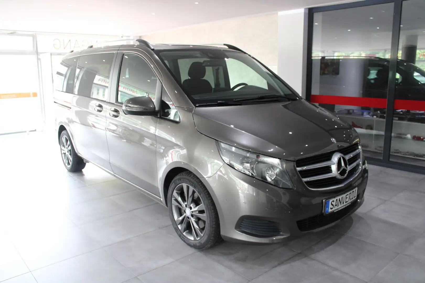 Mercedes-Benz V 250 d EDITION SPORTPAKET NAVI RFK STANDHEIZUNG Grau - 2