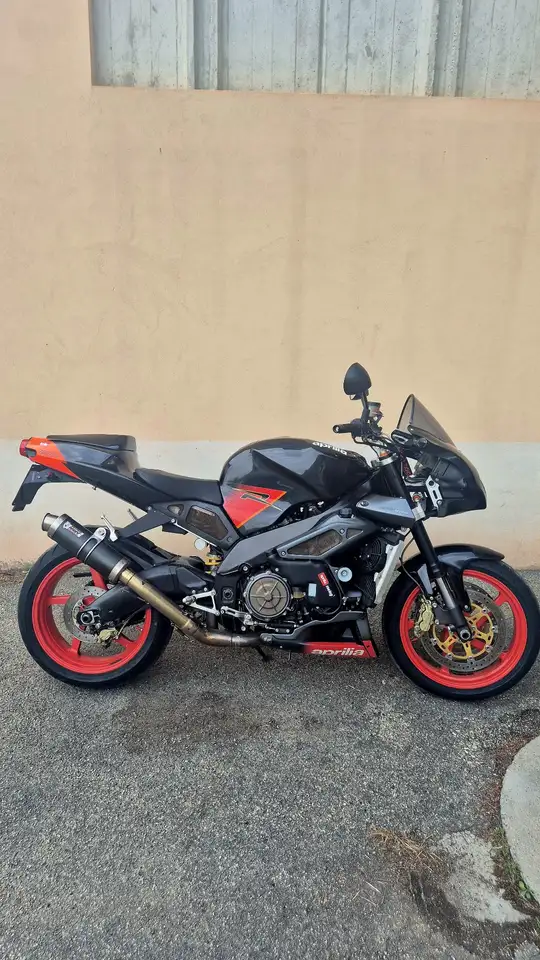 Aprilia RSV 1000 Tuono