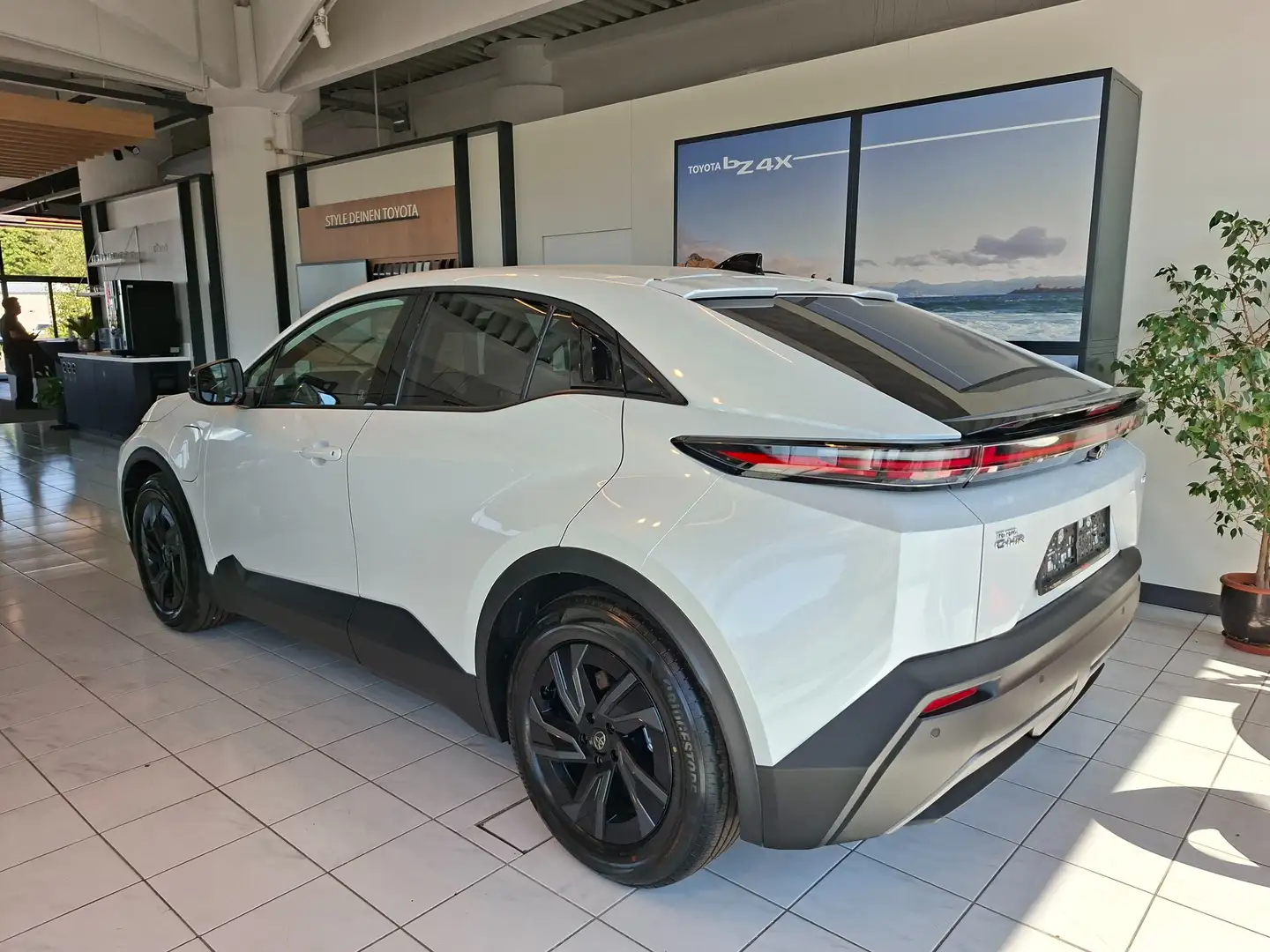 Toyota C-HR+ C-HR+ Elektro 77kWh Teamplayer Weiß - 2