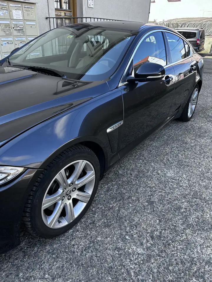 Jaguar XF