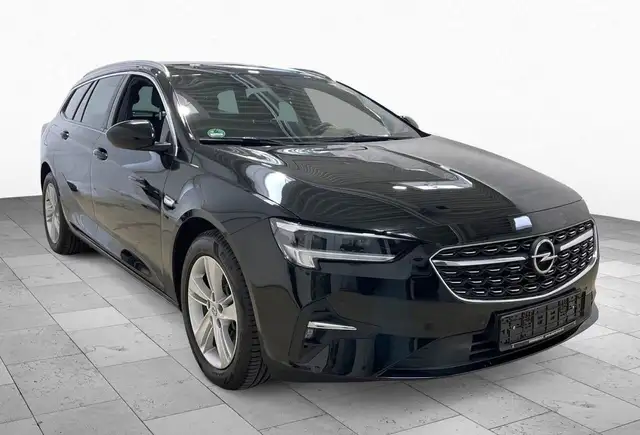 Opel Insignia view 3