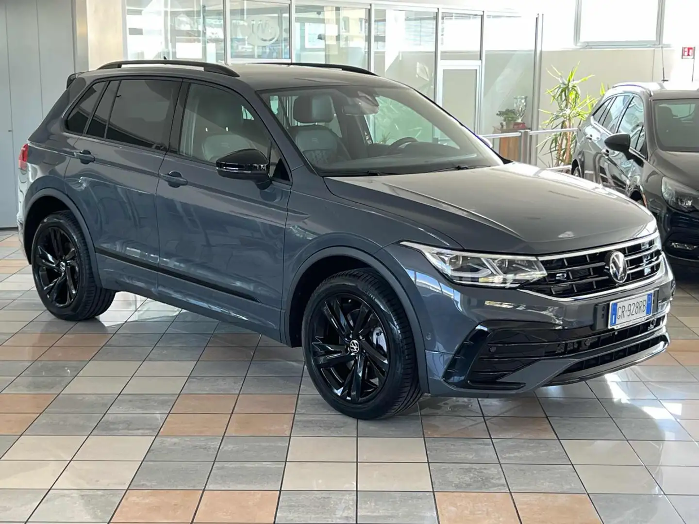 Volkswagen Tiguan 1.4 TSI eHYBRID DSG R-Line Grijs - 2