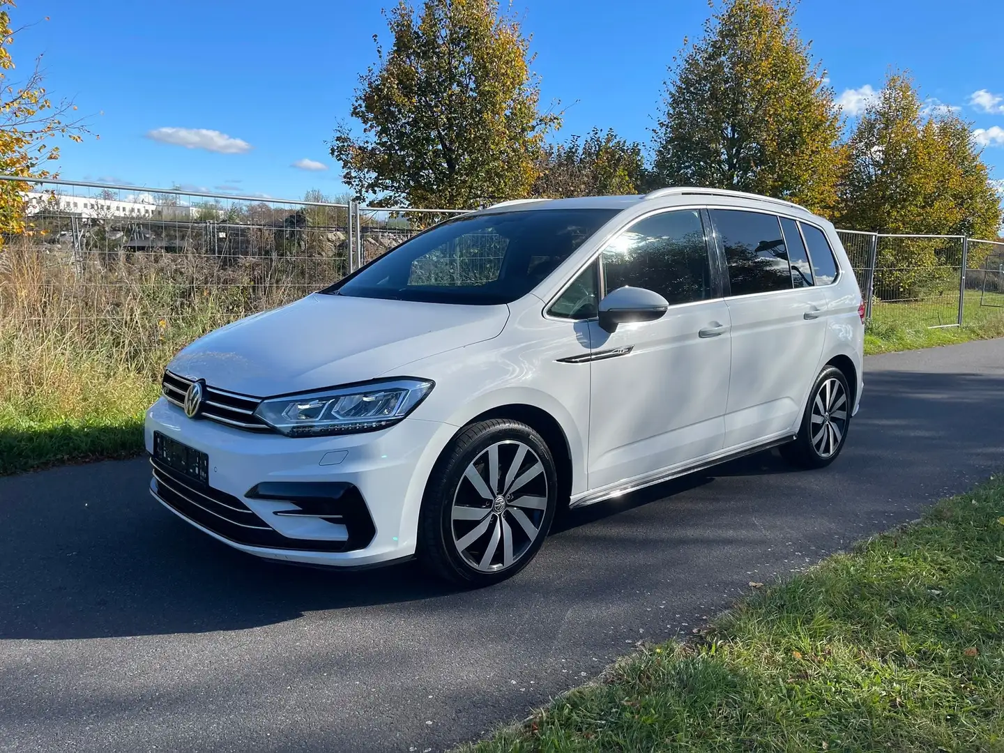 Volkswagen Touran Highline BMT"R LINE"7 SITZE"AUTOMATIK"NAVIGATION"" Weiß - 2