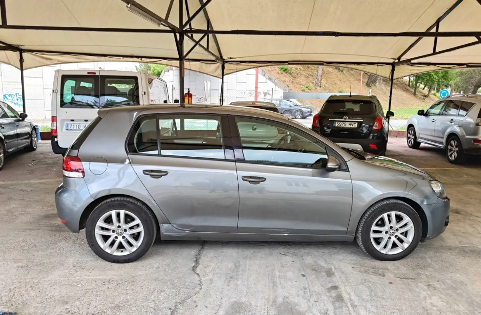 Volkswagen Golf 1.4 TSI Advance Gris - 2