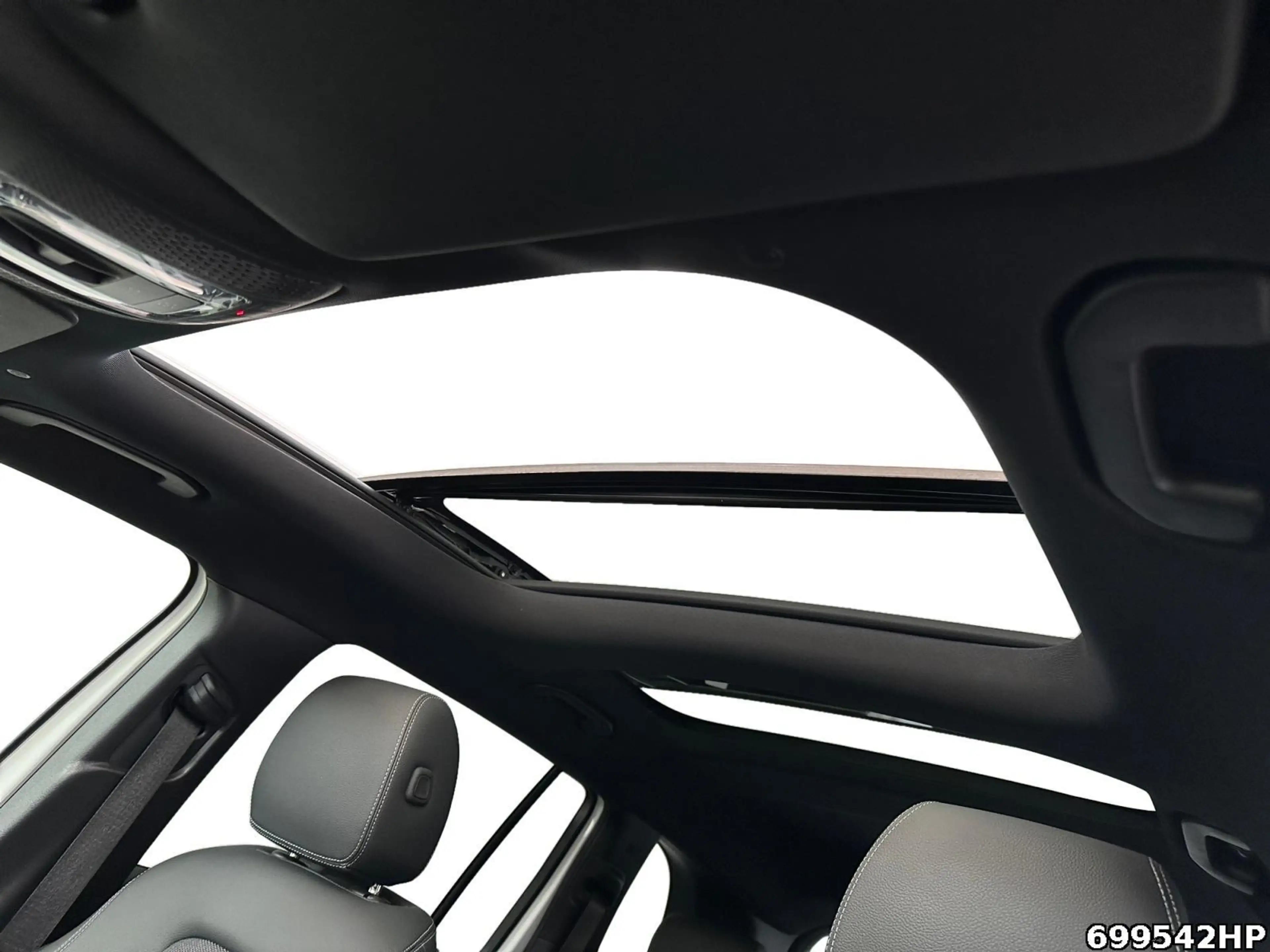 Mercedes-Benz EQB 300 4M Progressive  Kamera LED Pano Ambiente — photo 13