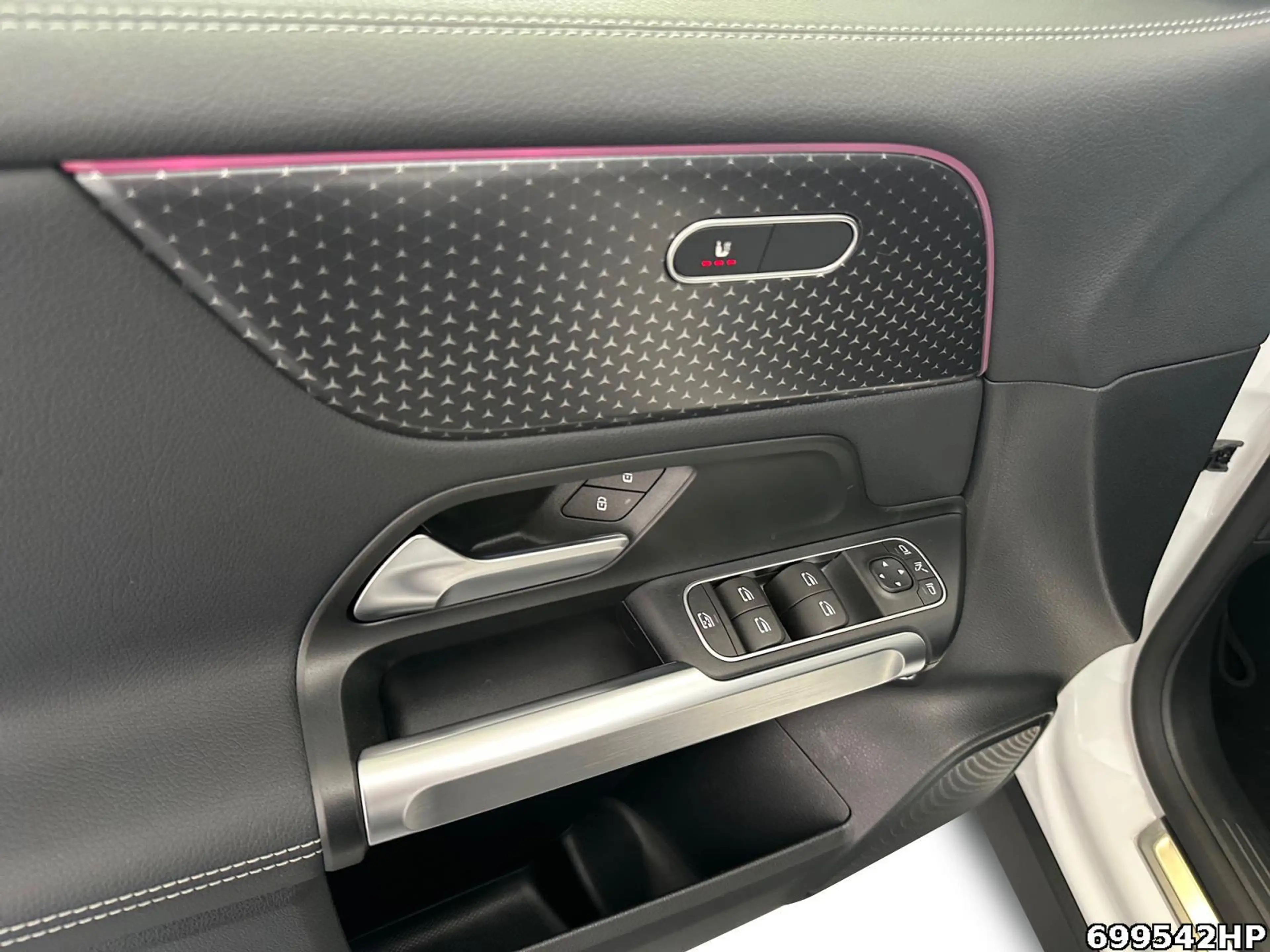 Mercedes-Benz EQB 300 4M Progressive  Kamera LED Pano Ambiente — photo 14