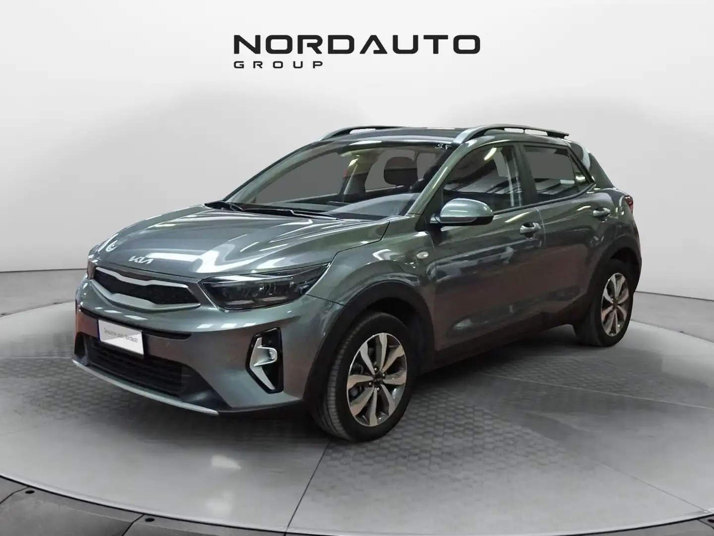 Kia Stonic 1.2 MPI Urban Grau - 1