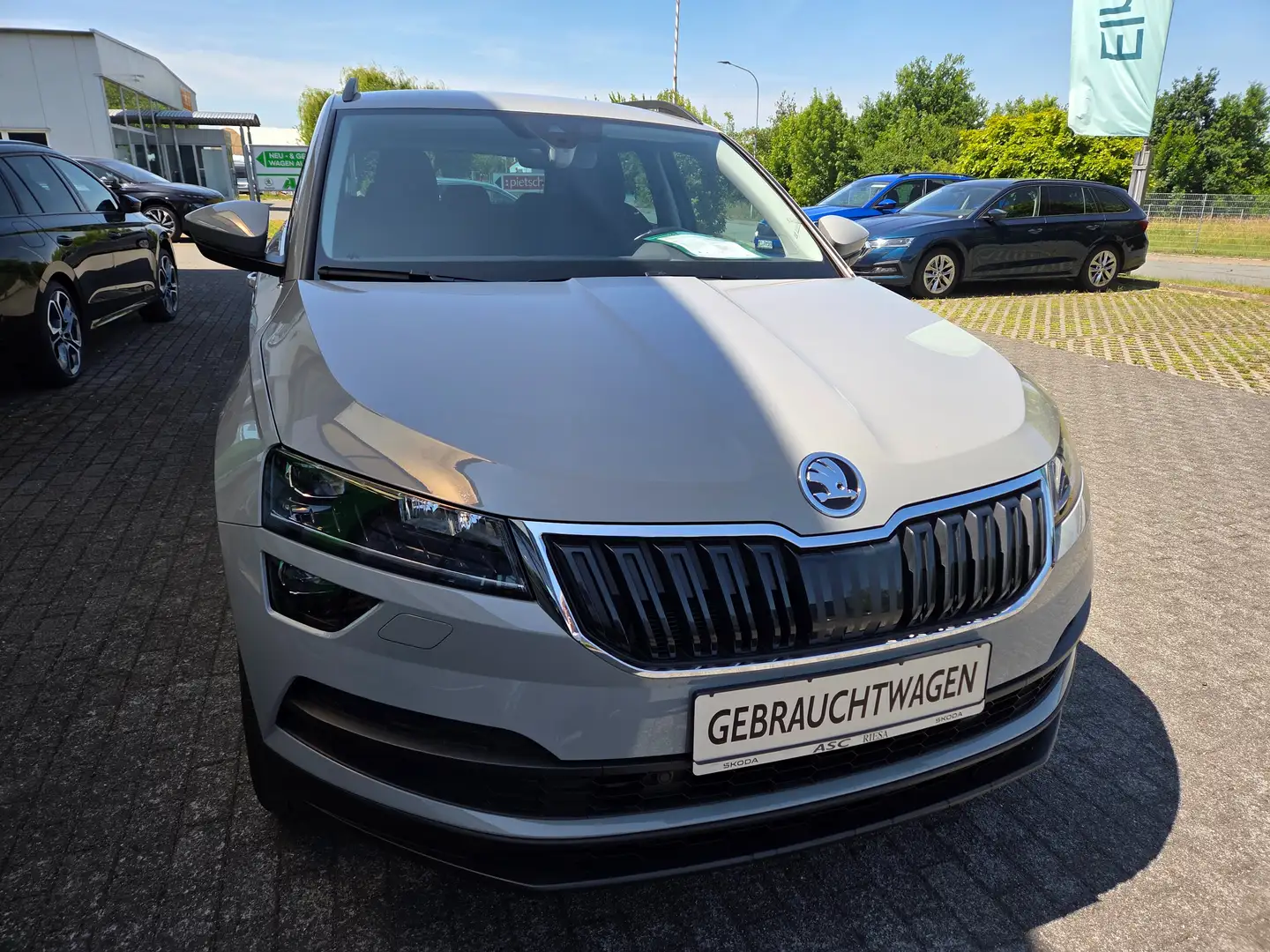 Skoda Karoq Style 4x4 110 kW/AHK/Navi/PDC/Klima/BFS/MFL Grigio - 1