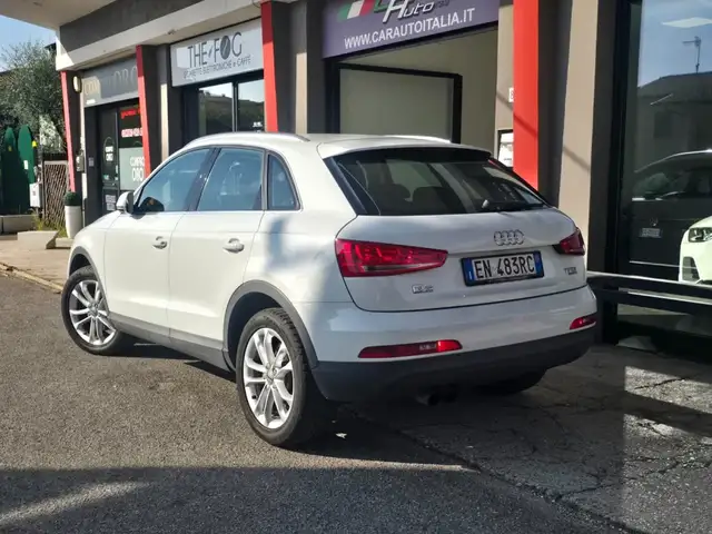 Audi Q3 view 8