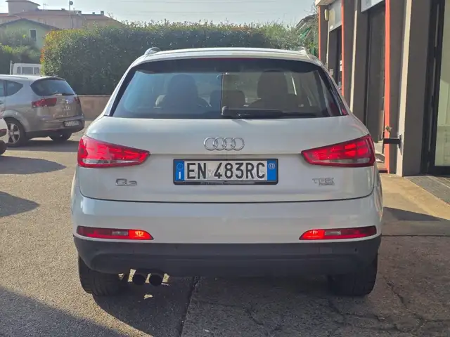 Audi Q3 view 9