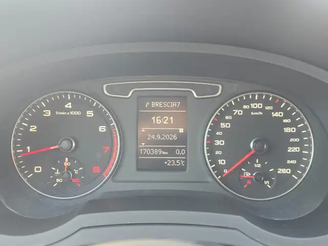 Audi Q3 view 6