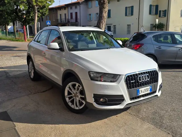Audi Q3 view 13