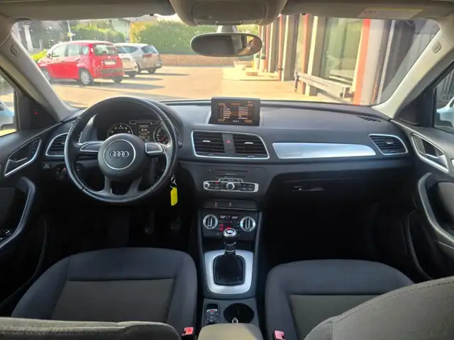Audi Q3 view 4