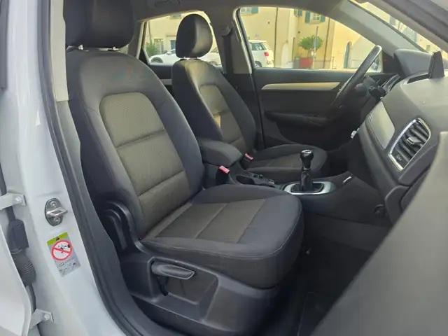 Audi Q3 view 12