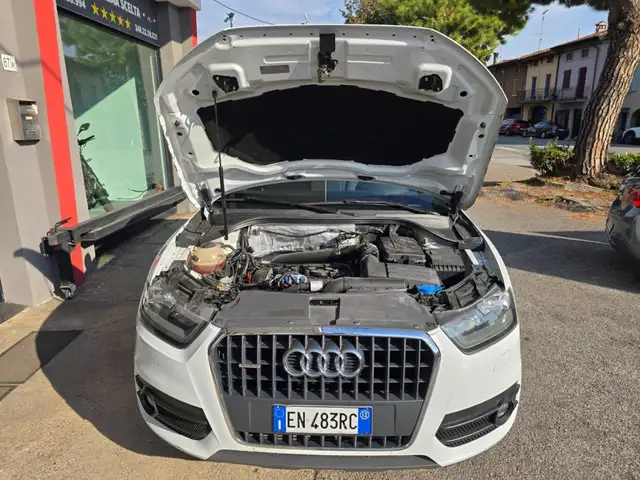 Audi Q3 view 14
