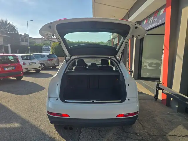 Audi Q3 view 10