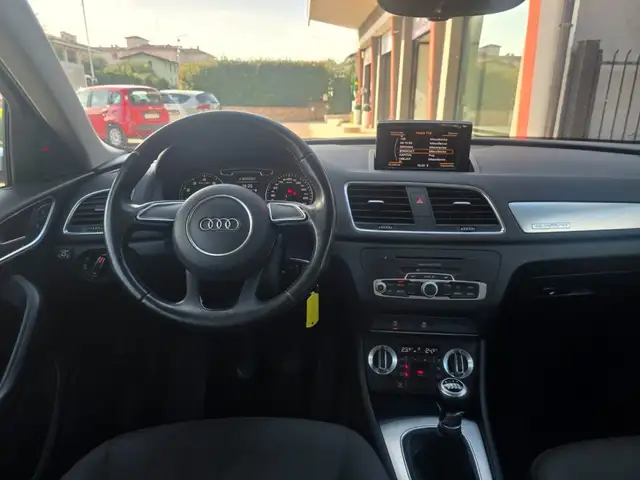 Audi Q3 view 5