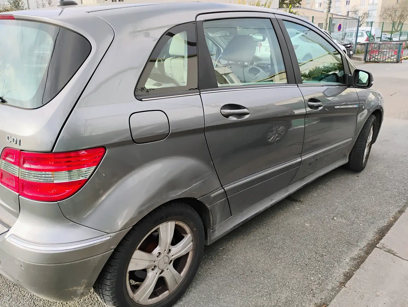 Mercedes-Benz B 180 Classe Avantgarde CDI FAP Design Autotronic CV Gris - 2