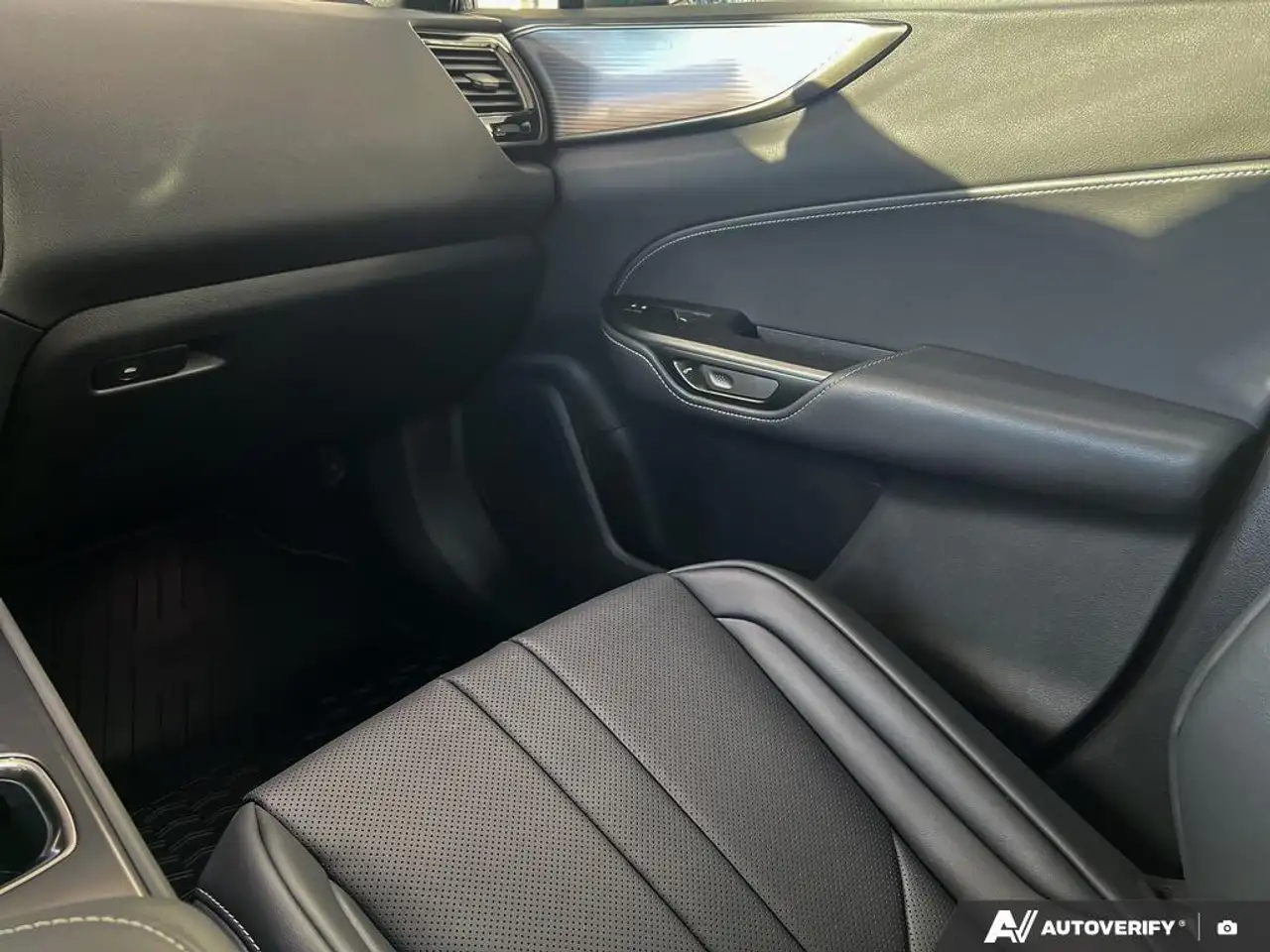 Lexus NX снимка Lexus NX