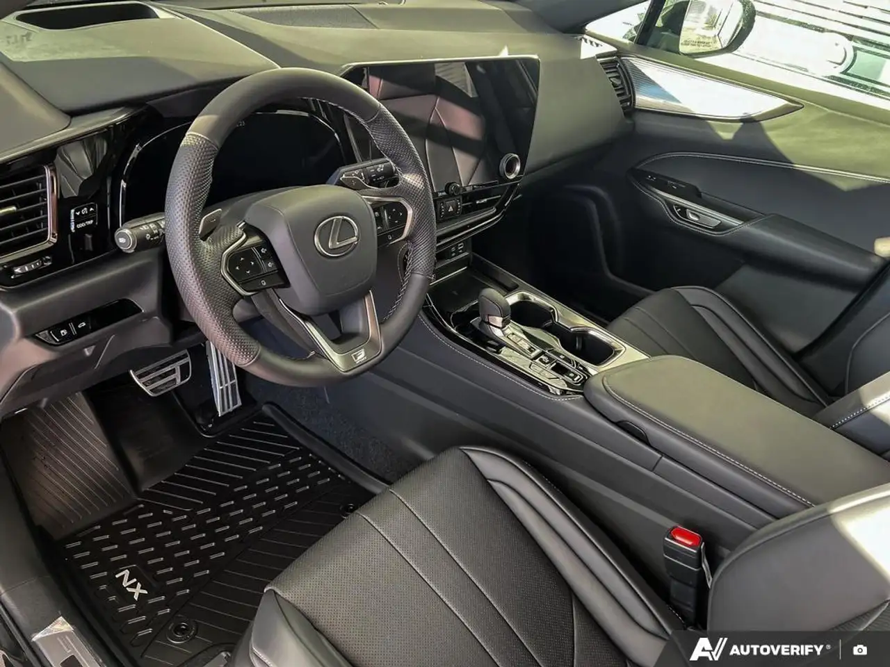 Lexus NX снимка Lexus NX