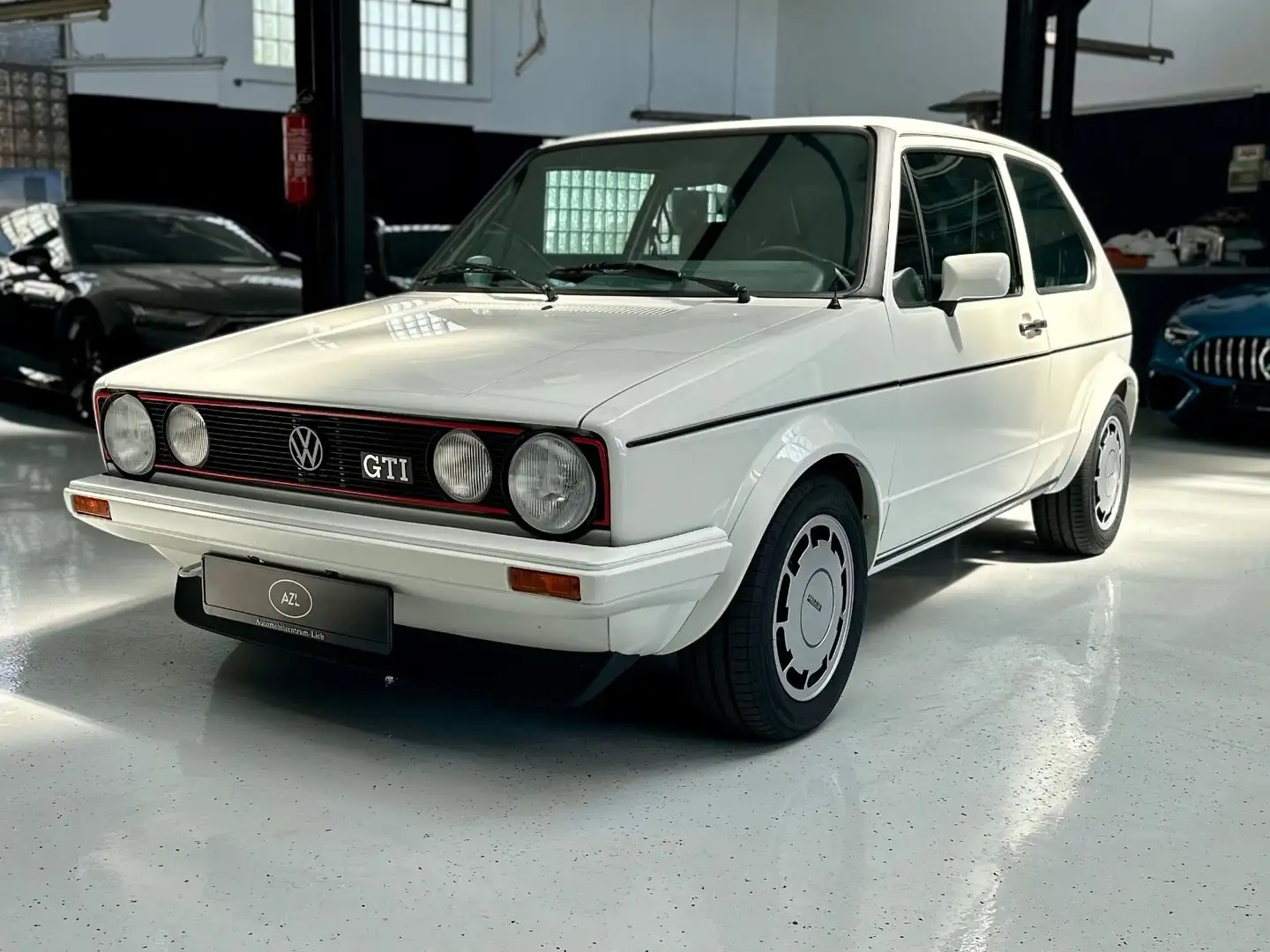 Volkswagen Golf 1 GTI PIRELLI EDITION Wit - 1