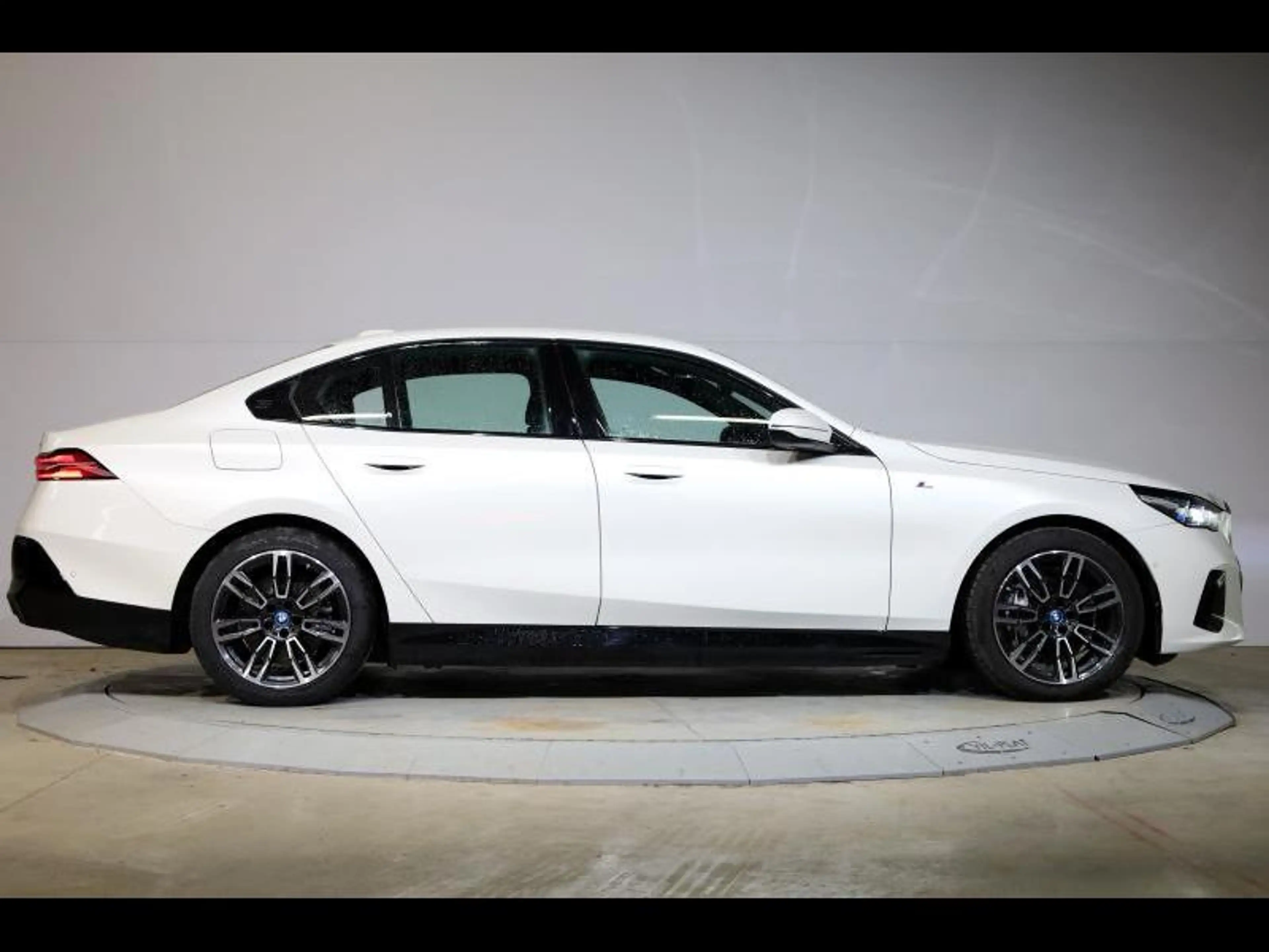 BMW i5 eDrive40 Berline Kit M Sport — photo 3