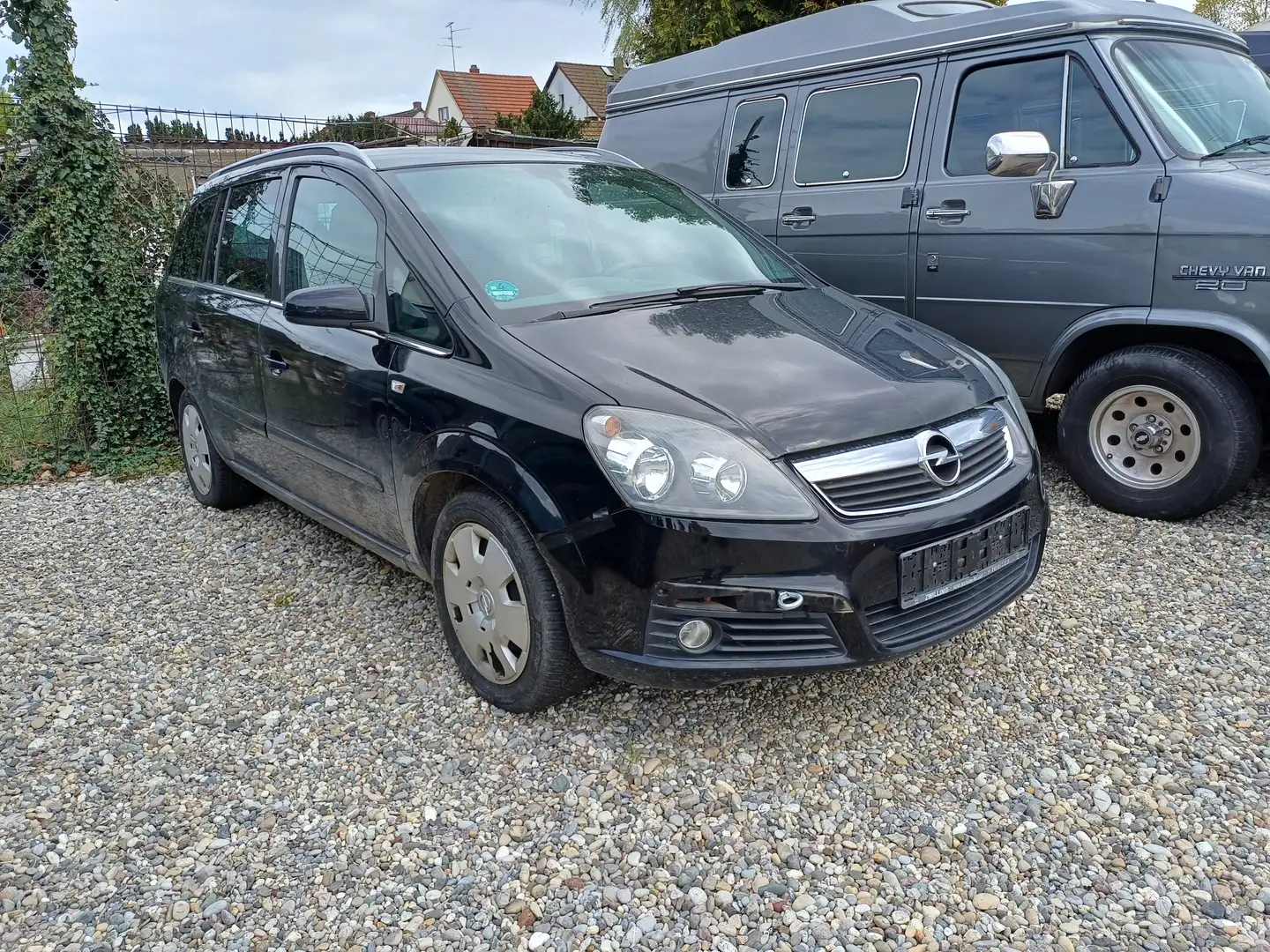Opel Zafira Edition Plus Fekete - 1