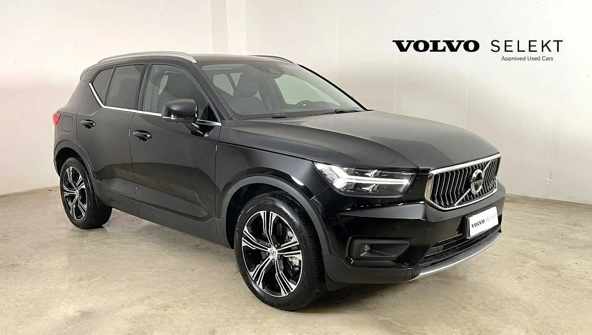Volvo XC40 Recharge Inscription Expression, T5 Recharge plug- Schwarz - 1