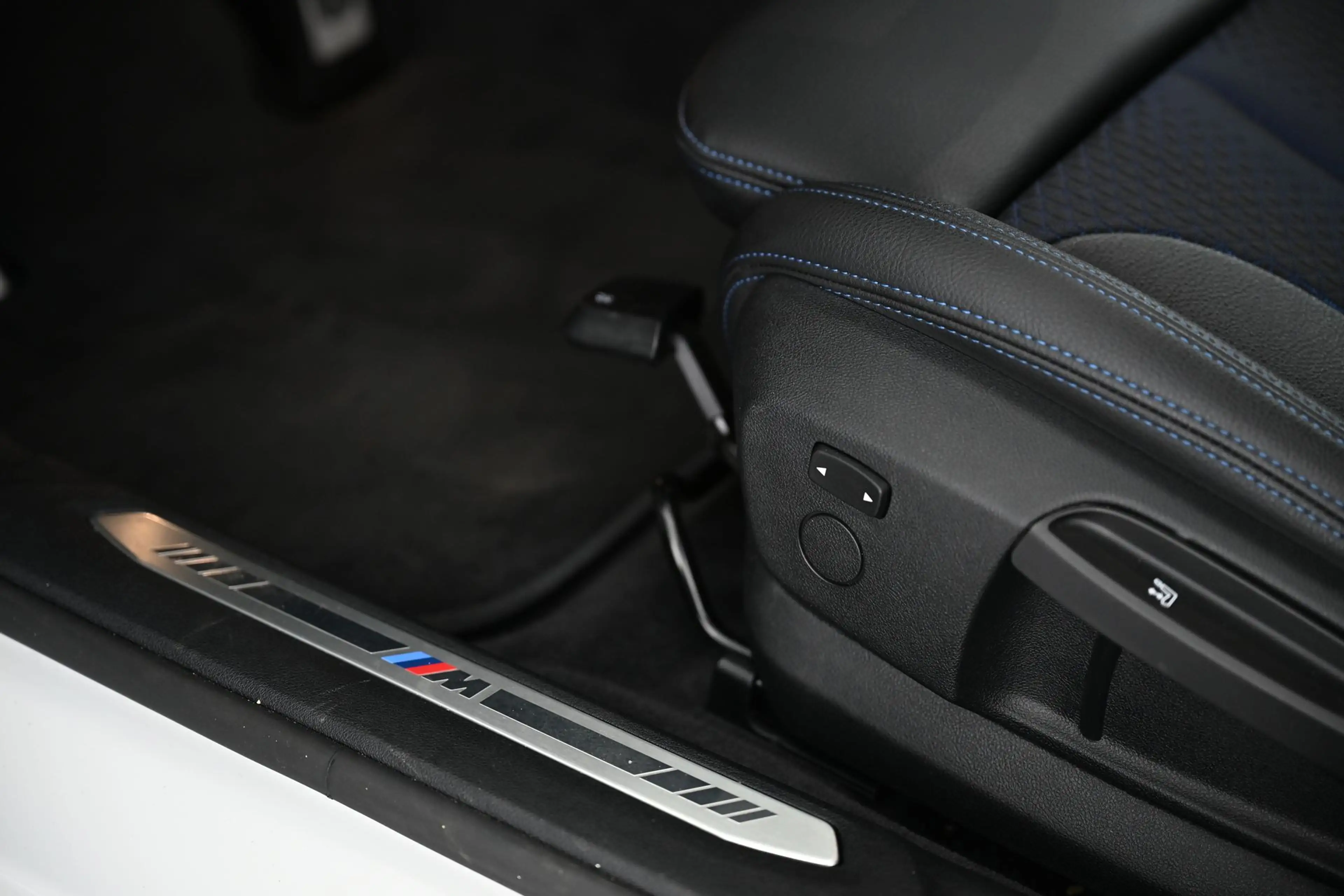 BMW 120 - 120 i 2.0 M-Sport Aut. Pickerl NEU — photo 32