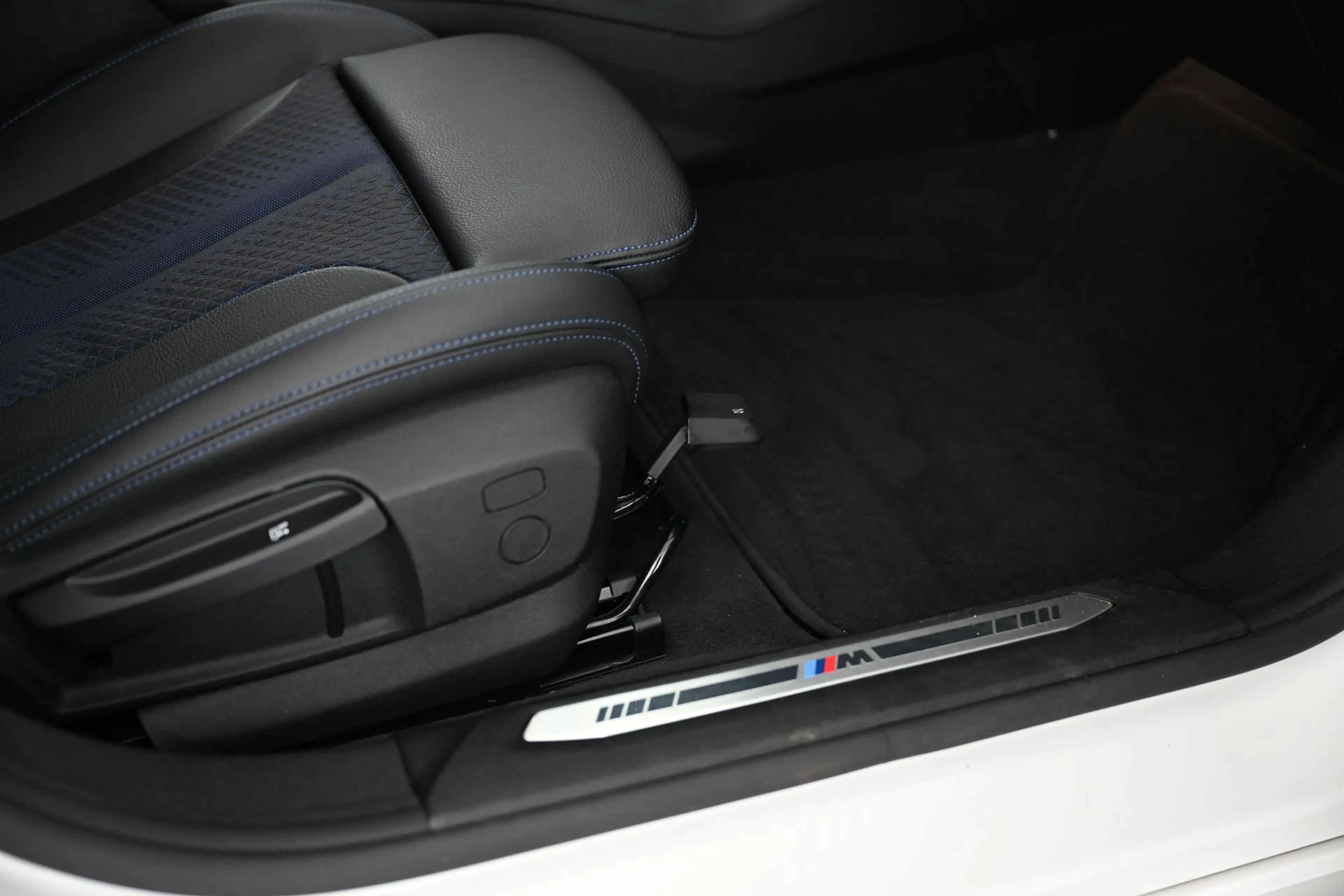 BMW 120 - 120 i 2.0 M-Sport Aut. Pickerl NEU — photo 35