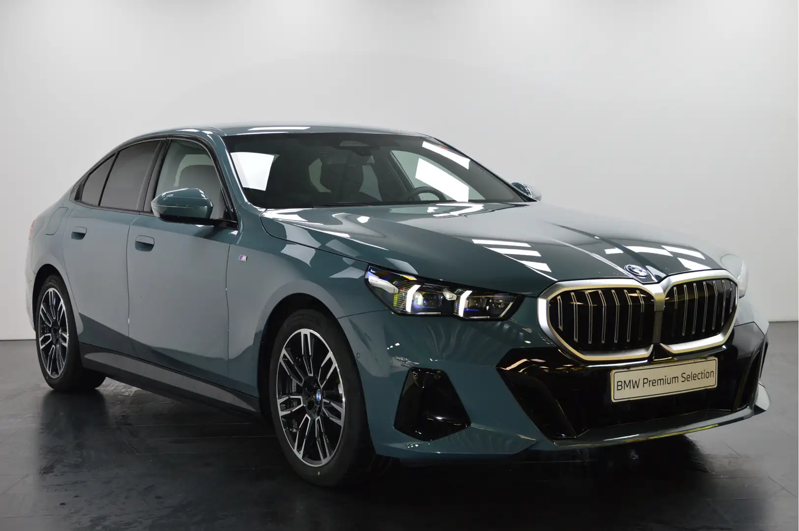 BMW 530 5 Serie 530e M Sport Automaat / Trekhaak / Achteru Groen - 2