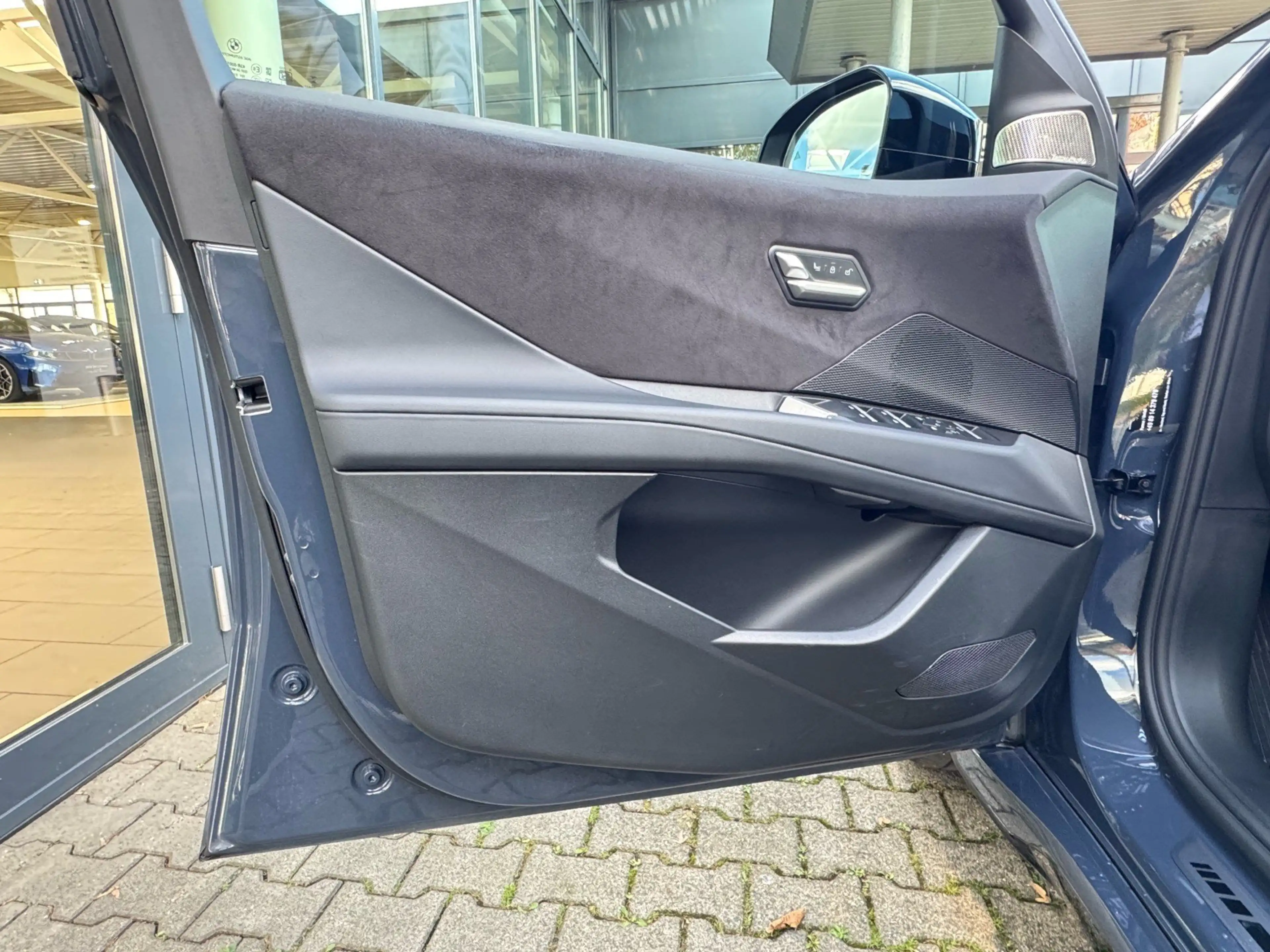 BMW iX3 50 xDrive M Sport Pro h&k PANO Vision AHK DA+ — photo 8