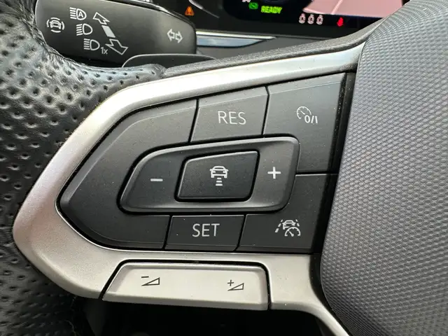 Volkswagen Passat view 13