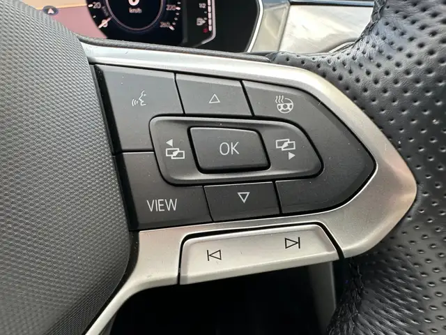Volkswagen Passat view 14