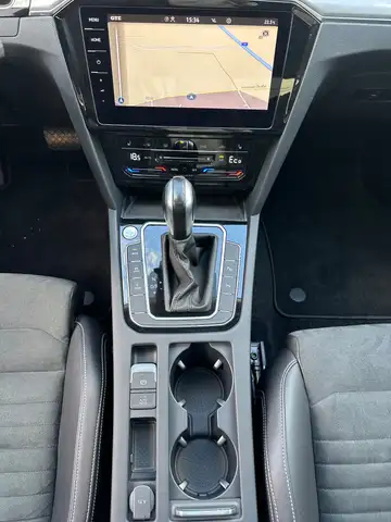 Volkswagen Passat view 21