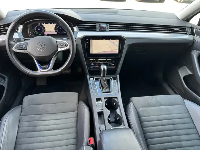 Volkswagen Passat view 20
