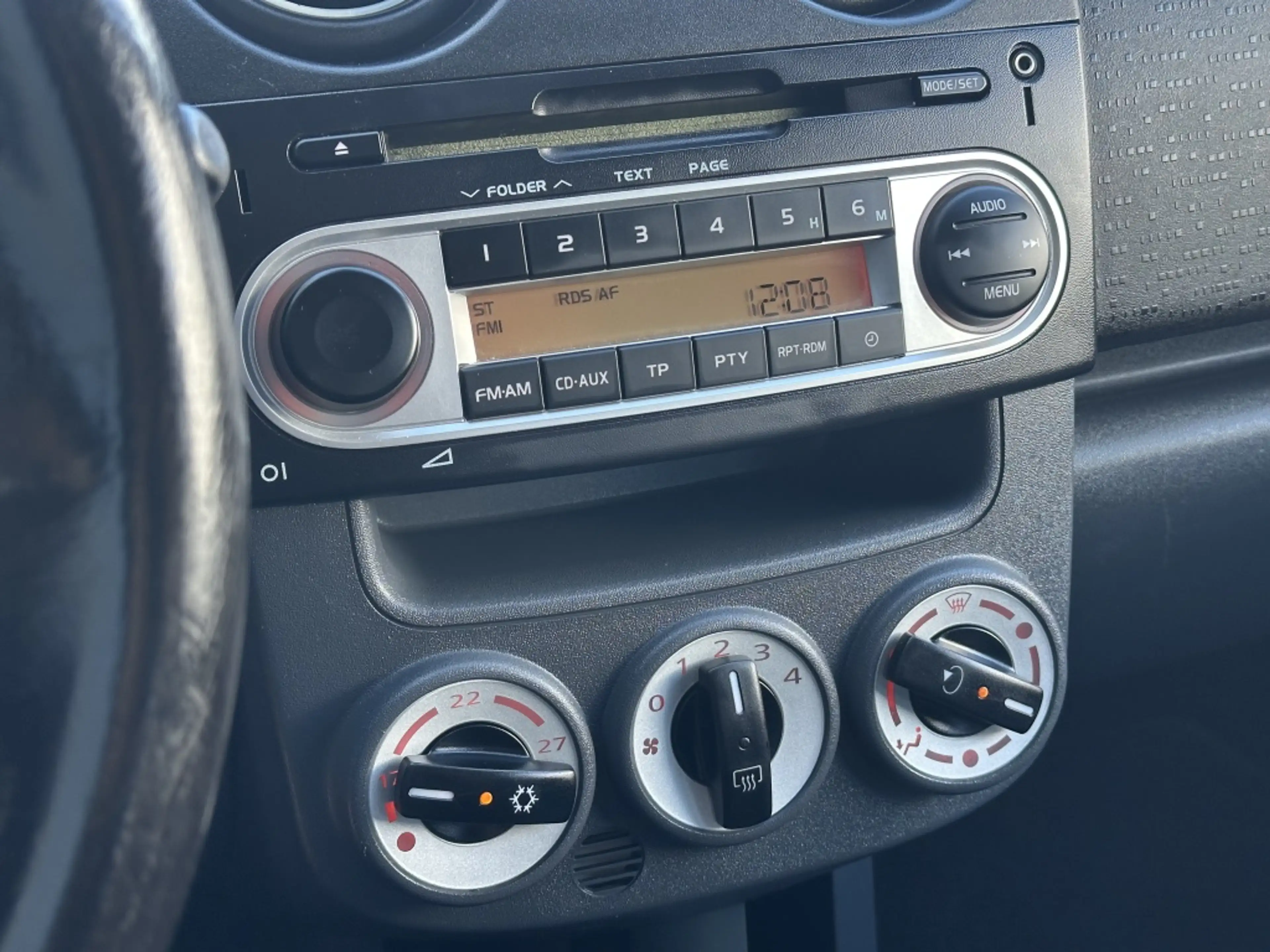 Mitsubishi Colt 1.3 Edition Two / Automaat / Airco — photo 24