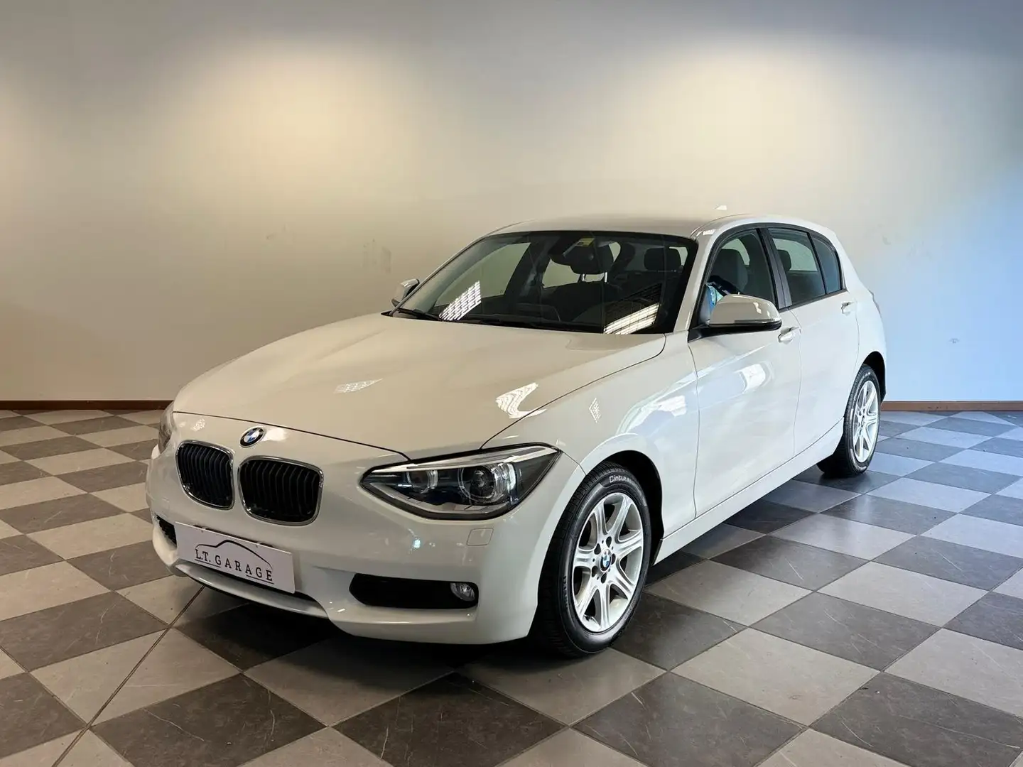 BMW 116 116i 5p Urban Bianco - 1