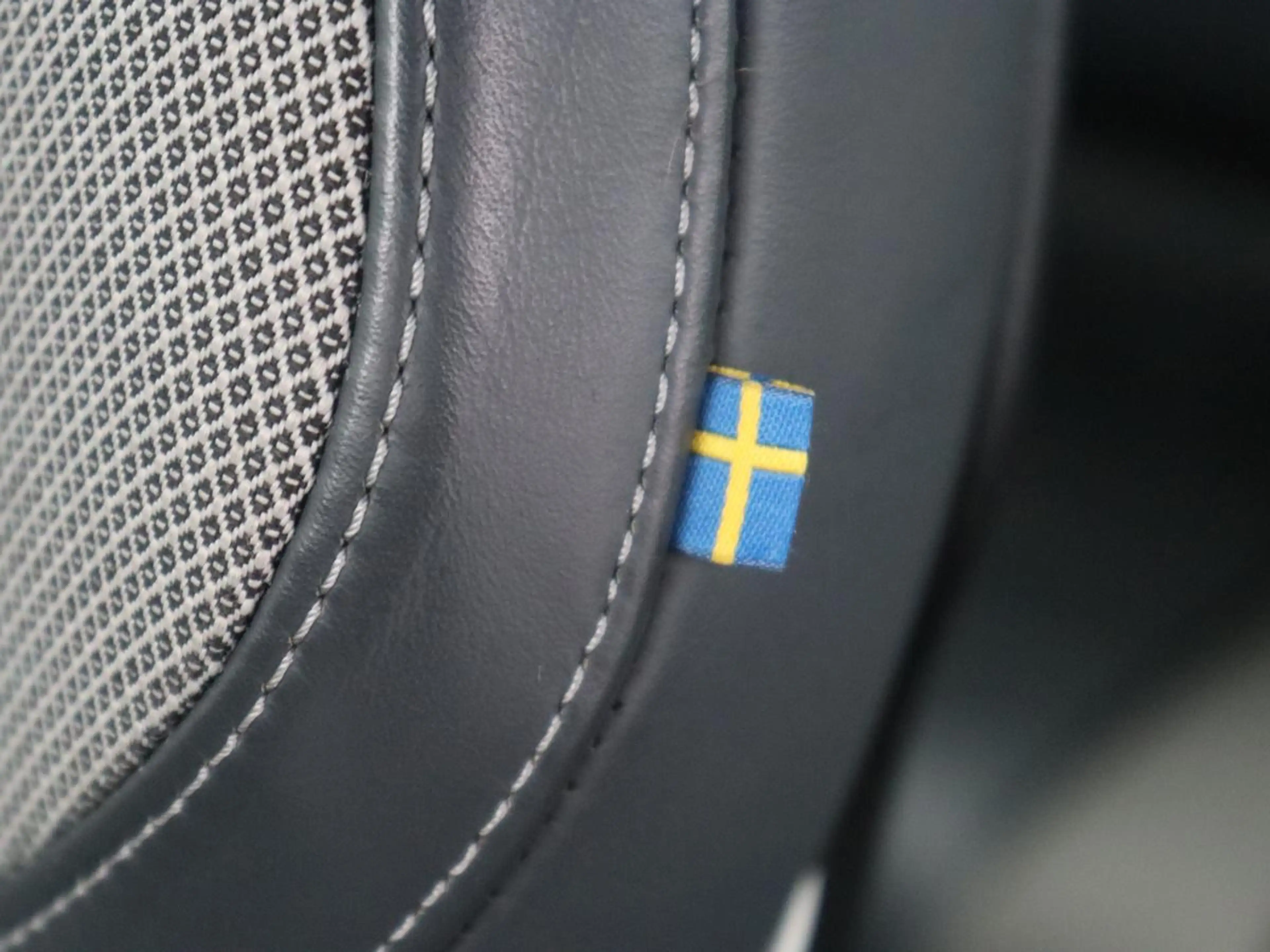 Volvo S60 2.0 T4 R-Design | Stoelverwarming | LED | Navigati — photo 5